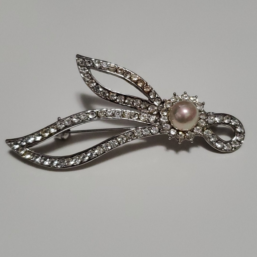 Brooch pin